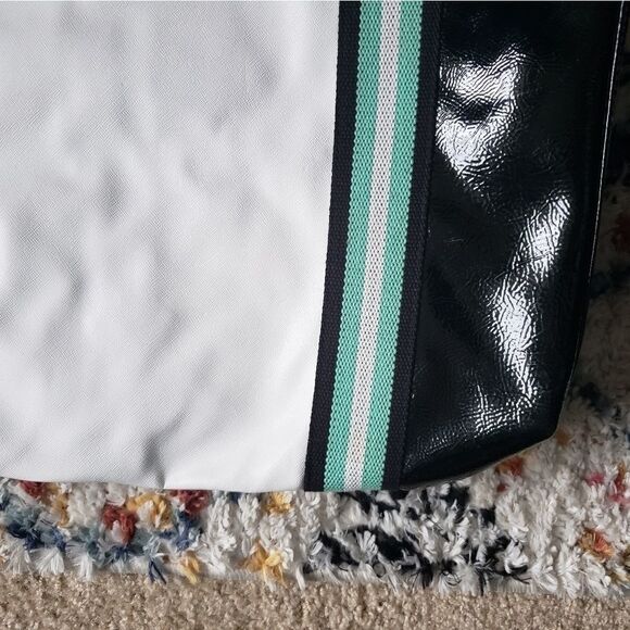 NINE West White Tote Bag with Small Purse Set Like New - Picture 2 of 8